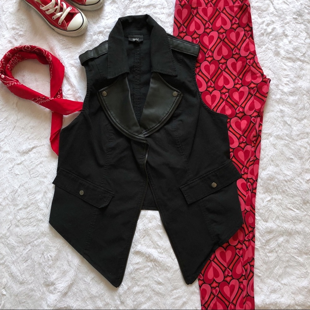 Final Price⬇️Mossimo Black Vest with Zipper accent